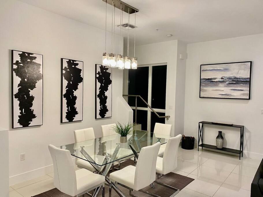 Across The Ocean Few Steps To Beach Contemporary Three Bedroom Townhouse Pompano Beach Exterior photo