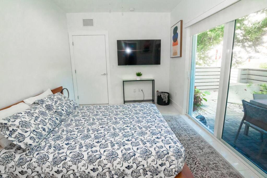 Across The Ocean Few Steps To Beach Contemporary Three Bedroom Townhouse Pompano Beach Exterior photo