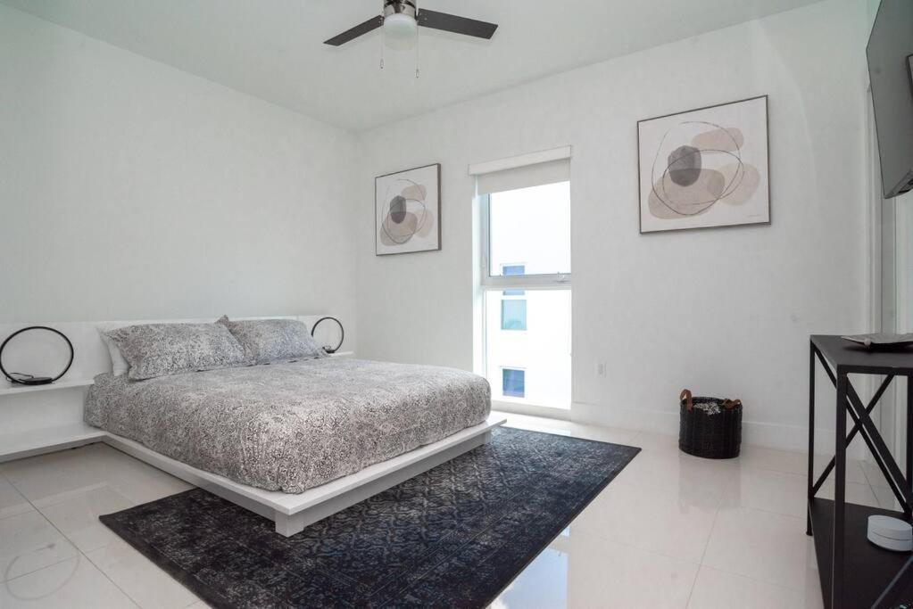 Across The Ocean Few Steps To Beach Contemporary Three Bedroom Townhouse Pompano Beach Exterior photo