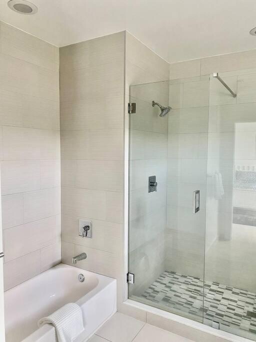 Across The Ocean Few Steps To Beach Contemporary Three Bedroom Townhouse Pompano Beach Exterior photo
