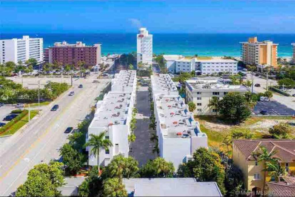 Across The Ocean Few Steps To Beach Contemporary Three Bedroom Townhouse Pompano Beach Exterior photo