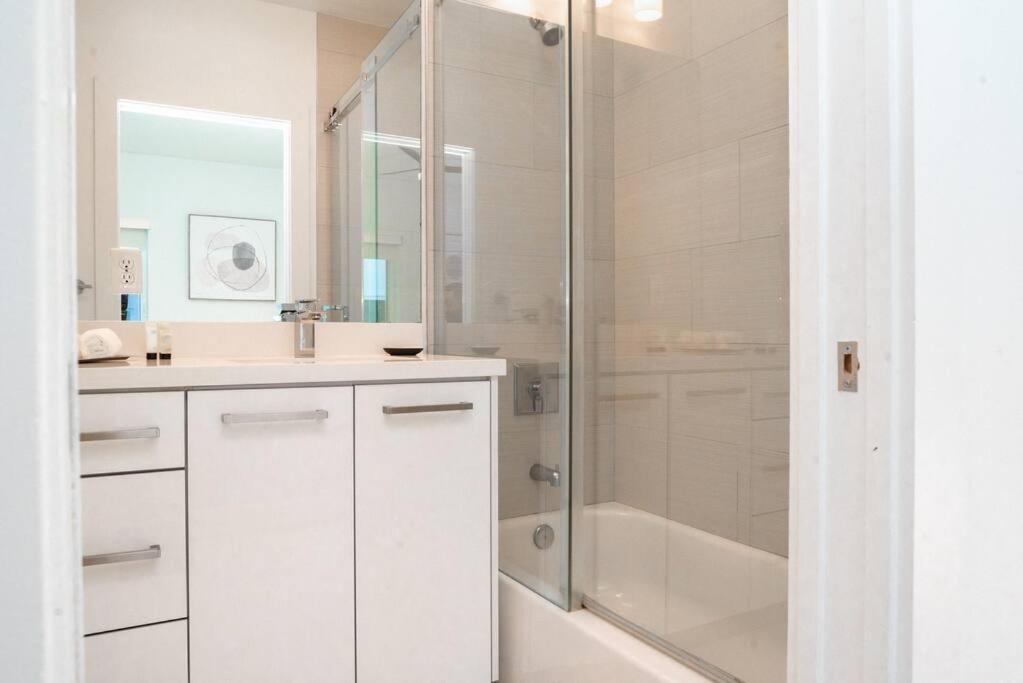 Across The Ocean Few Steps To Beach Contemporary Three Bedroom Townhouse Pompano Beach Exterior photo