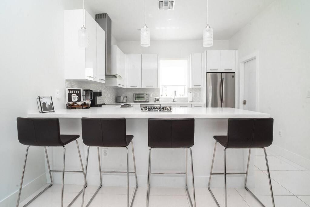 Across The Ocean Few Steps To Beach Contemporary Three Bedroom Townhouse Pompano Beach Exterior photo