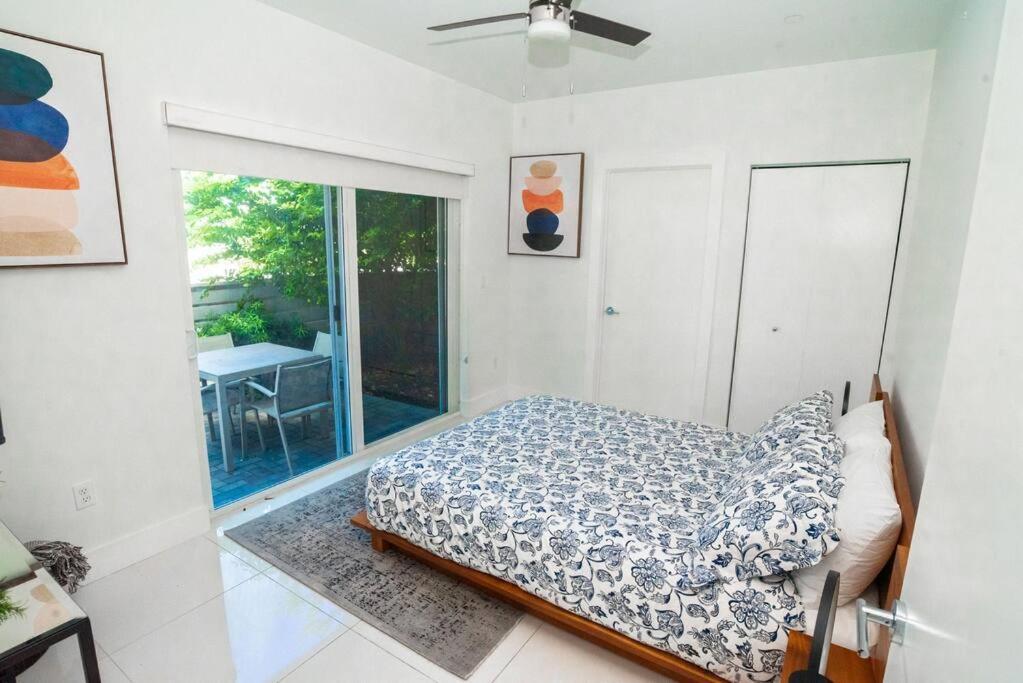 Across The Ocean Few Steps To Beach Contemporary Three Bedroom Townhouse Pompano Beach Exterior photo