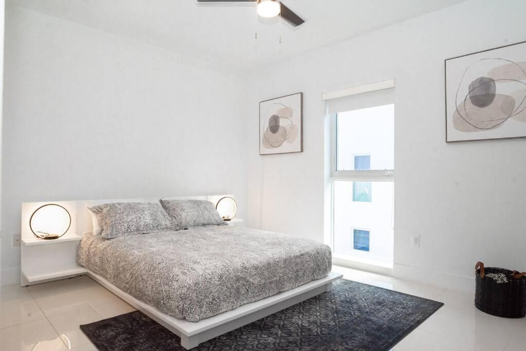 Across The Ocean Few Steps To Beach Contemporary Three Bedroom Townhouse Pompano Beach Exterior photo