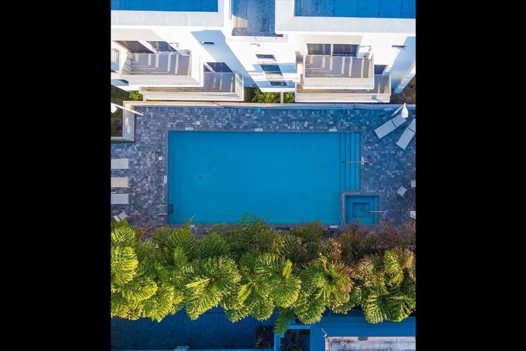 Across The Ocean Few Steps To Beach Contemporary Three Bedroom Townhouse Pompano Beach Exterior photo