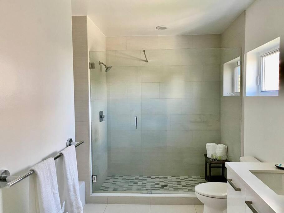 Across The Ocean Few Steps To Beach Contemporary Three Bedroom Townhouse Pompano Beach Exterior photo