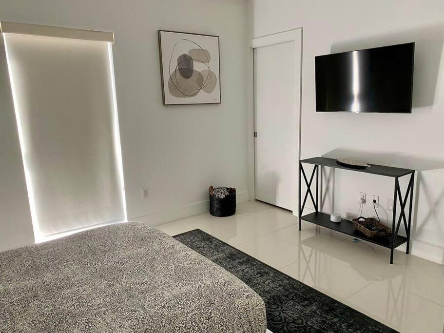 Across The Ocean Few Steps To Beach Contemporary Three Bedroom Townhouse Pompano Beach Exterior photo
