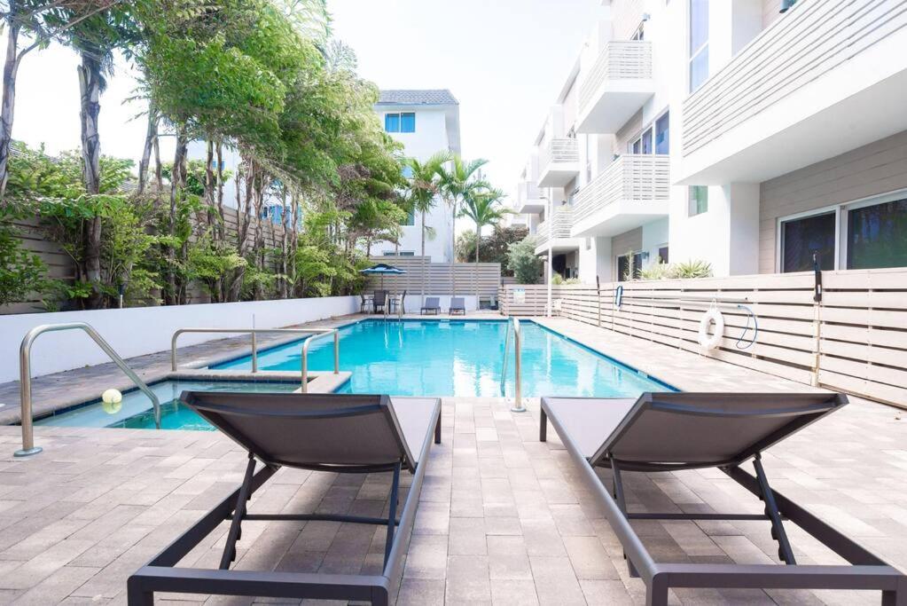 Across The Ocean Few Steps To Beach Contemporary Three Bedroom Townhouse Pompano Beach Exterior photo
