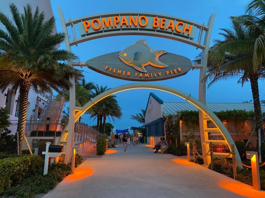 Across The Ocean Few Steps To Beach Contemporary Three Bedroom Townhouse Pompano Beach Exterior photo