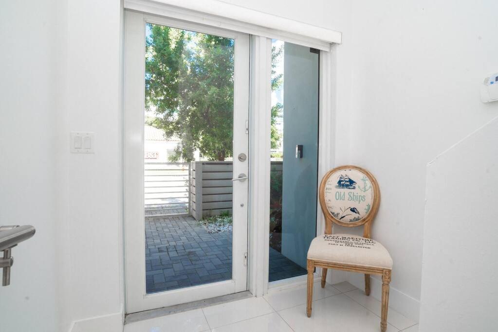 Across The Ocean Few Steps To Beach Contemporary Three Bedroom Townhouse Pompano Beach Exterior photo