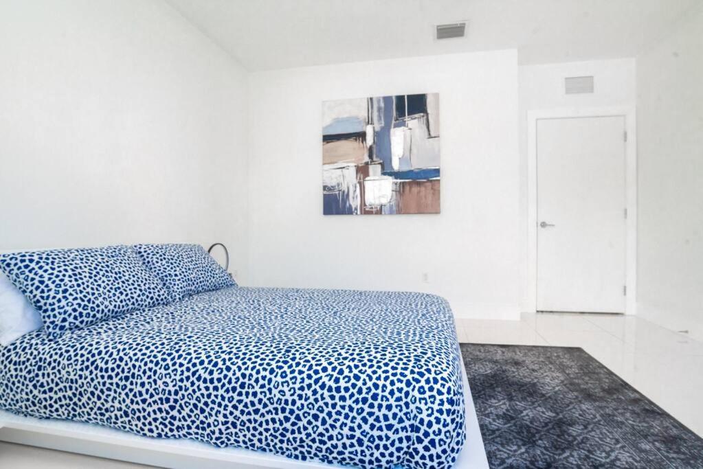 Across The Ocean Few Steps To Beach Contemporary Three Bedroom Townhouse Pompano Beach Exterior photo