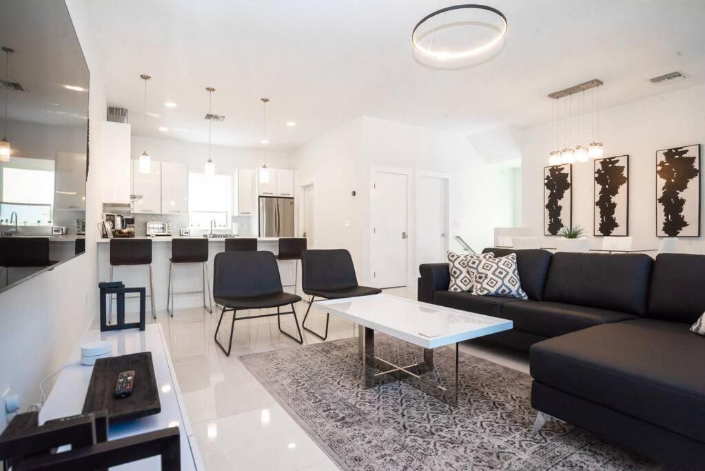 Across The Ocean Few Steps To Beach Contemporary Three Bedroom Townhouse Pompano Beach Exterior photo