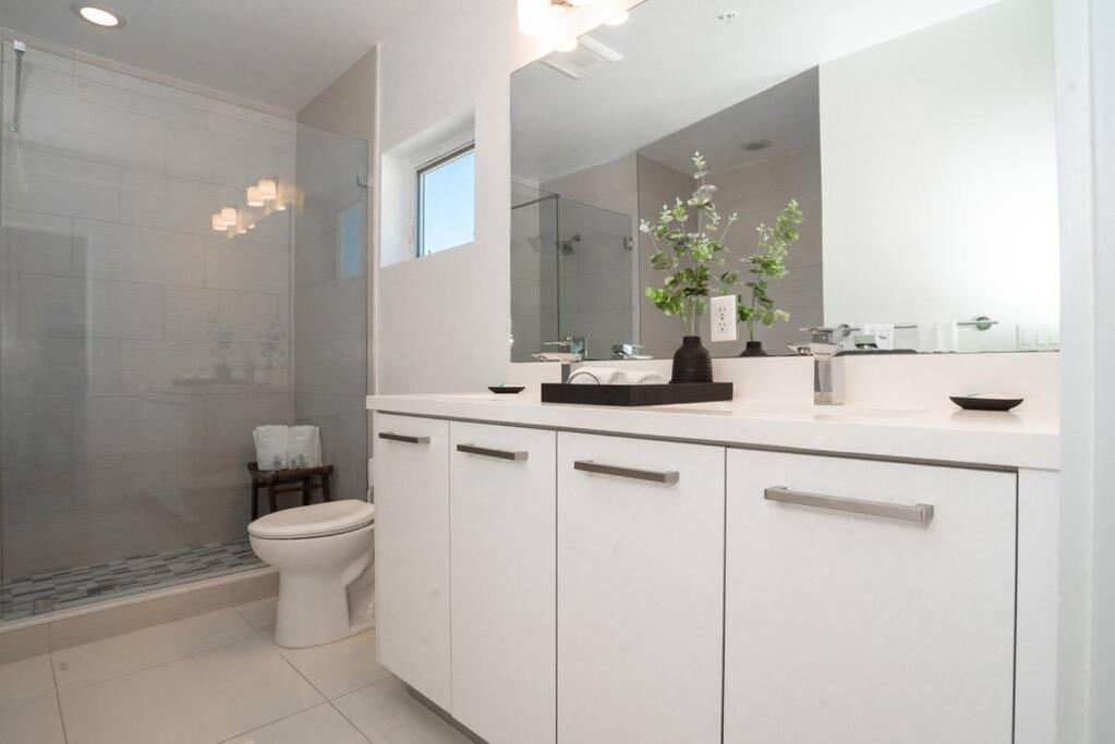 Across The Ocean Few Steps To Beach Contemporary Three Bedroom Townhouse Pompano Beach Exterior photo