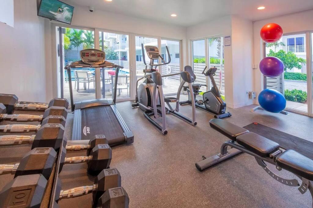Across The Ocean Few Steps To Beach Contemporary Three Bedroom Townhouse Pompano Beach Exterior photo